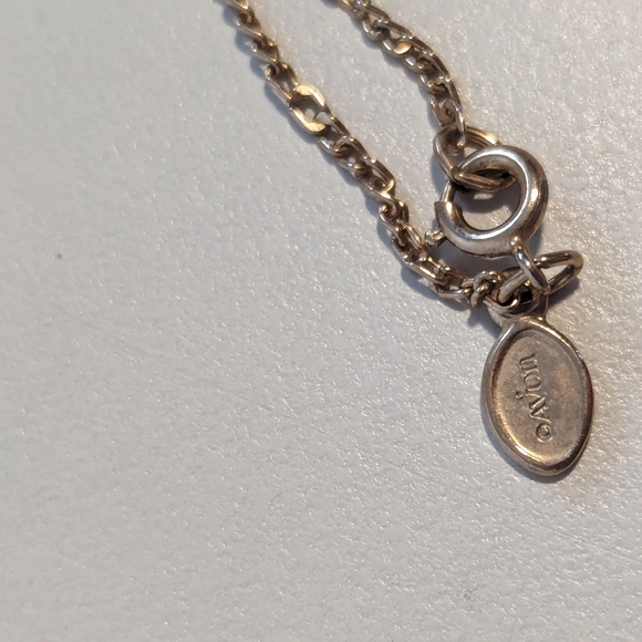 AVON 70s Vintage Gold Tone Necklace With Four Clear Rhinestones - Picture 2 of 4